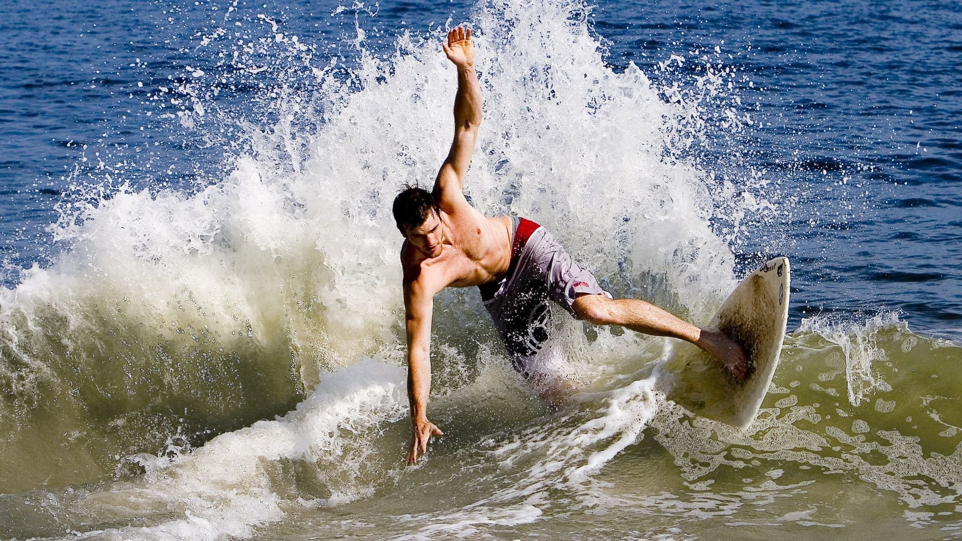 希腊女篮在欧洲锦标赛中继续豪夺冠军,荣耀传承不息,希腊女球迷
